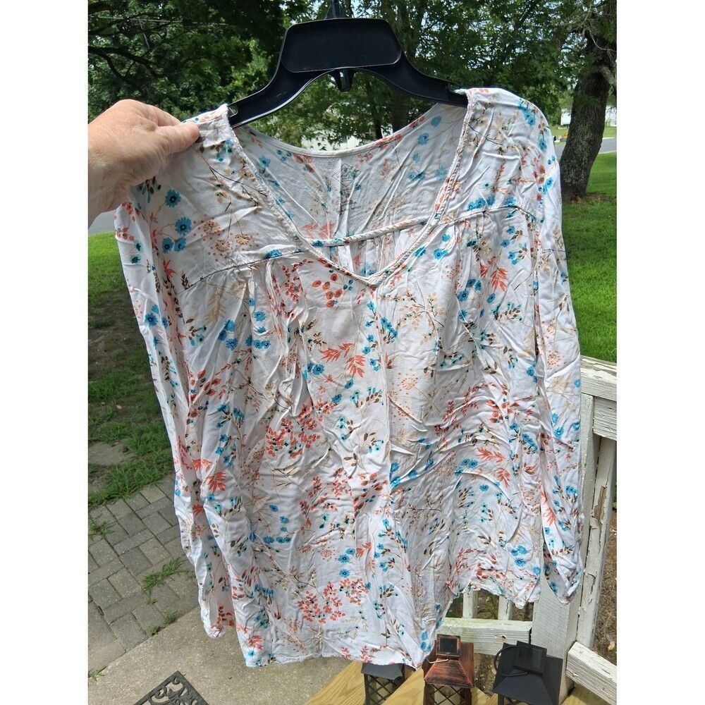 Women's Top 3X St. John's Bay White Wildflowers Floral